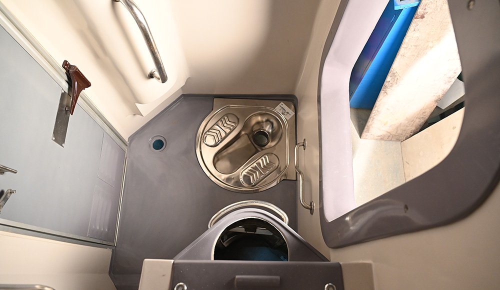 frp lavatory module 3